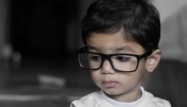 Anak Malas Pakai Kacamata, Waspadai Akibatnya